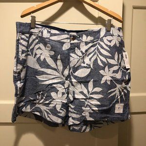 Old Navy Everyday Short in Blue and White Print (Size 16 - New w/ Tags)